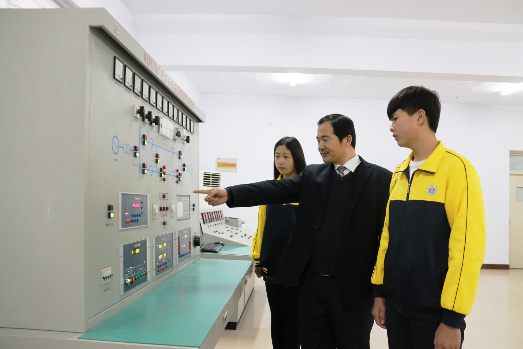 ��֪��δ������l(f��)չ���߼�ǰ�����R������W(xu��)У���������