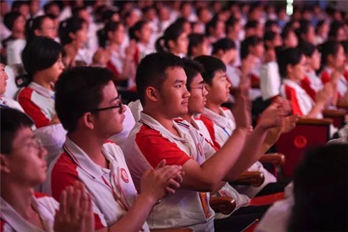 ɽ�|�|�I���˾���W(xu��)У300���W(xu��)������?x��n)|�I��6.26�����H�������������