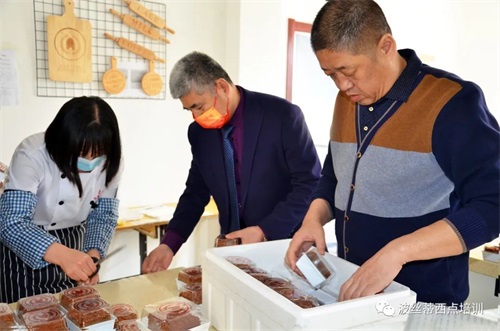 ��ů���ߡ��������z��ꐼt��У�L(zh��ng)��������ʿ����^(q��)���t(y��)�o(h��)��������־Ը����ȥ���c(di��n)����������~���¾���ɐ۵��ˣ�