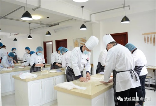 ͨ��(b��o)��?y��)P(y��ng)ح���z�����c(di��n)�W(xu��)У�������ؕ�I(xi��n)ͻ���@�й����_(t��i)�����(hu��)�M��ί�T��(hu��)��?y��)P(y��ng)