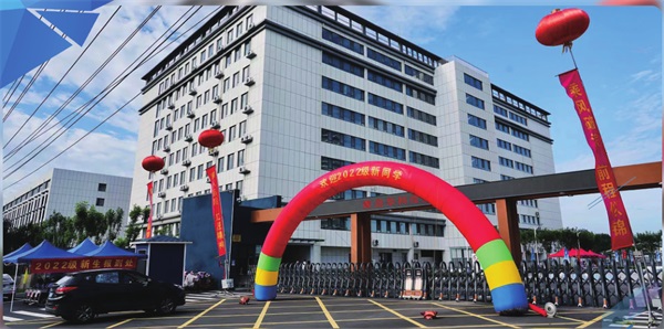 ���u�A�Ƽ����WУ��������������